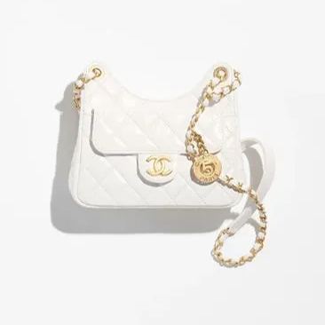 【CHANEL】【高級感溢れる★】CHANEL大きい　ホーボー バッグ