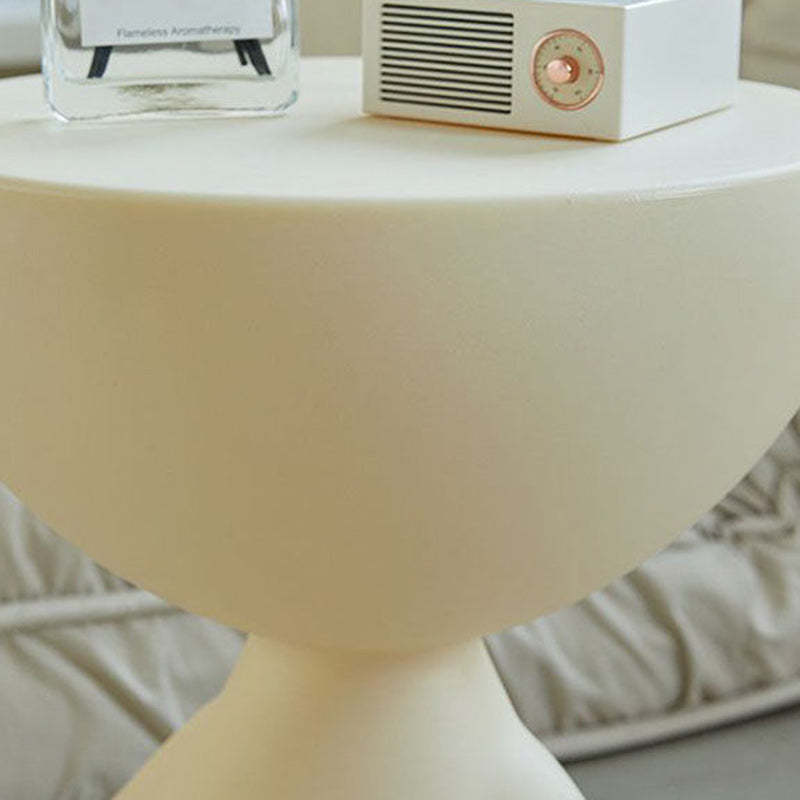 Minimalist Round End Table — Pink
