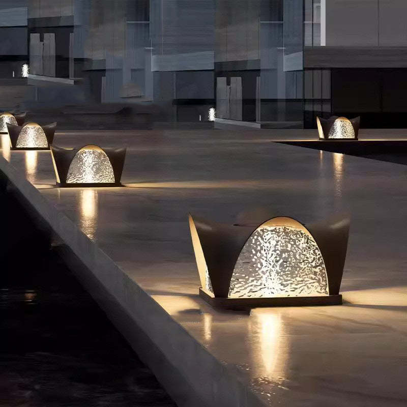 Art Deco Solar Curve Cube LED Outdoor Landscape Light