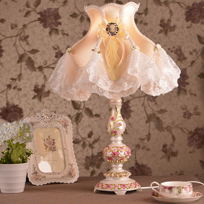 Nordic sculpted floral white table lamps — 220V-240V (UK/AU)