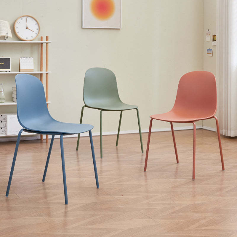 Minimalist Plastic Curved Dining Chair