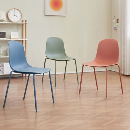 Minimalist Plastic Curved Dining Chair