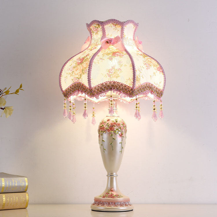 Traditional rose vase table lamps in resin — 220V-240V (UK/AU)