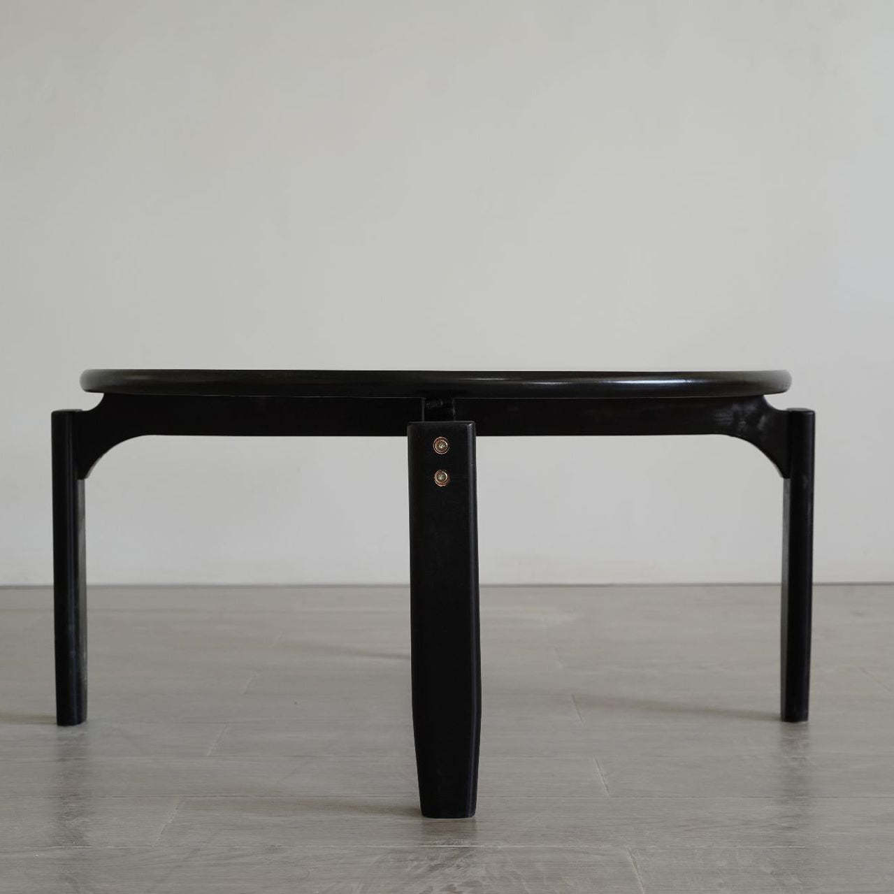 Minimalist Round Wood 4-Leg Coffee Table