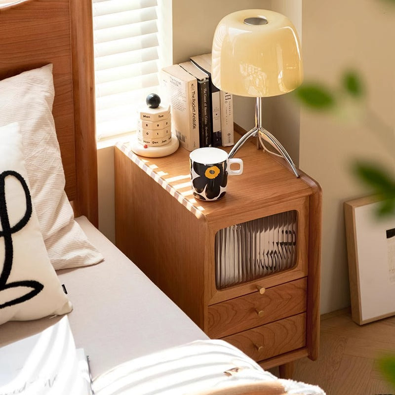 Traditional 3-drawer nightstands in wood