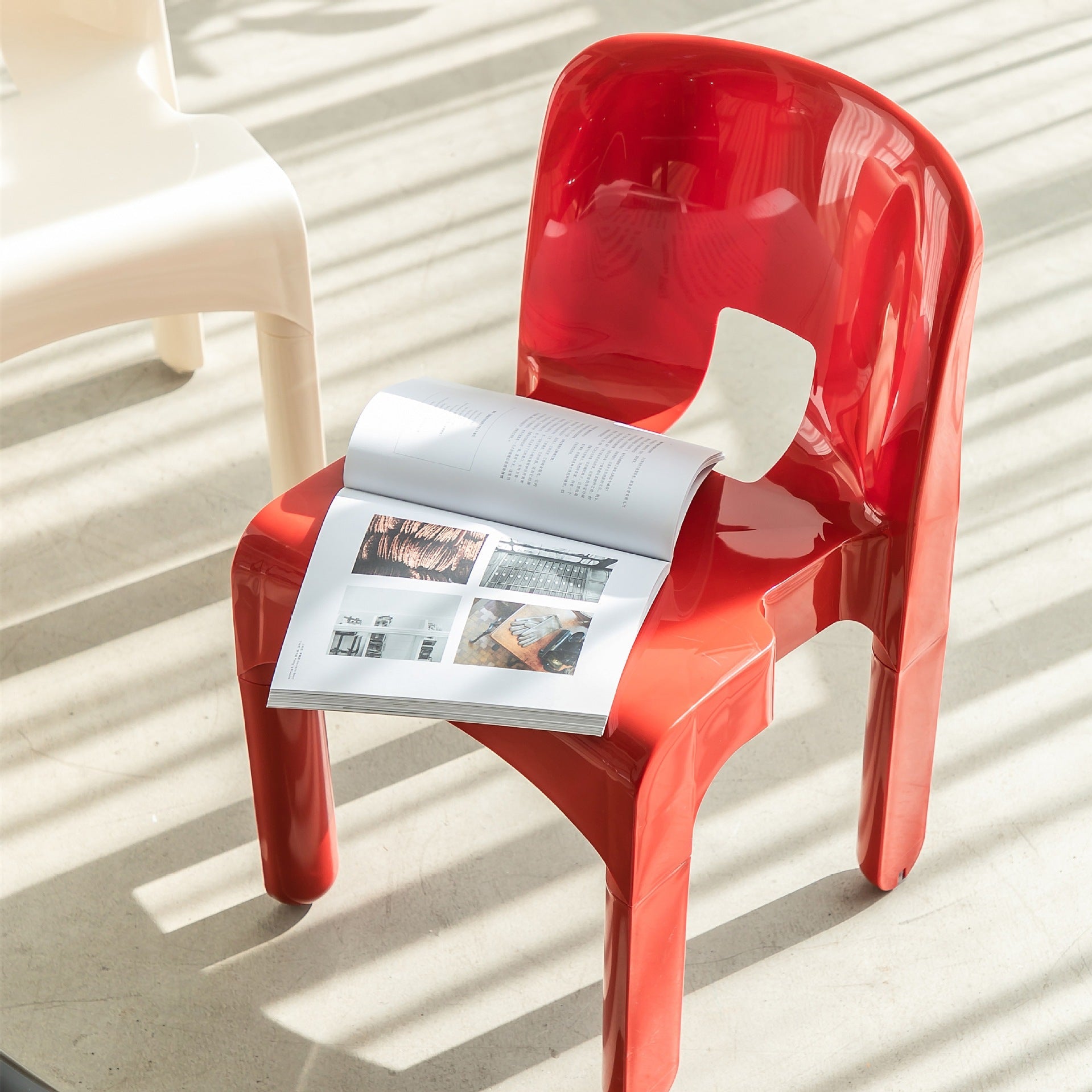 Minimalist Plastic Dining Chair
