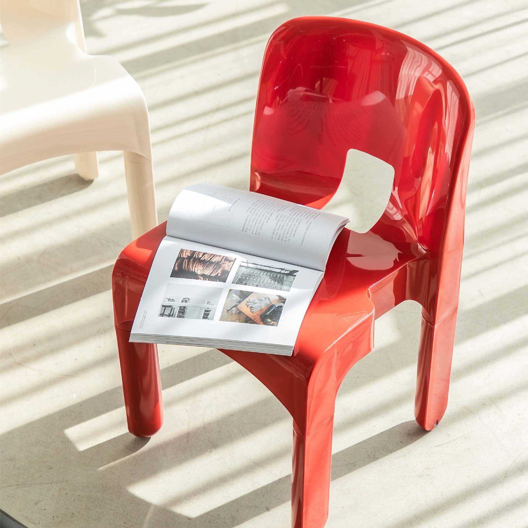 Minimalist Plastic Dining Chair