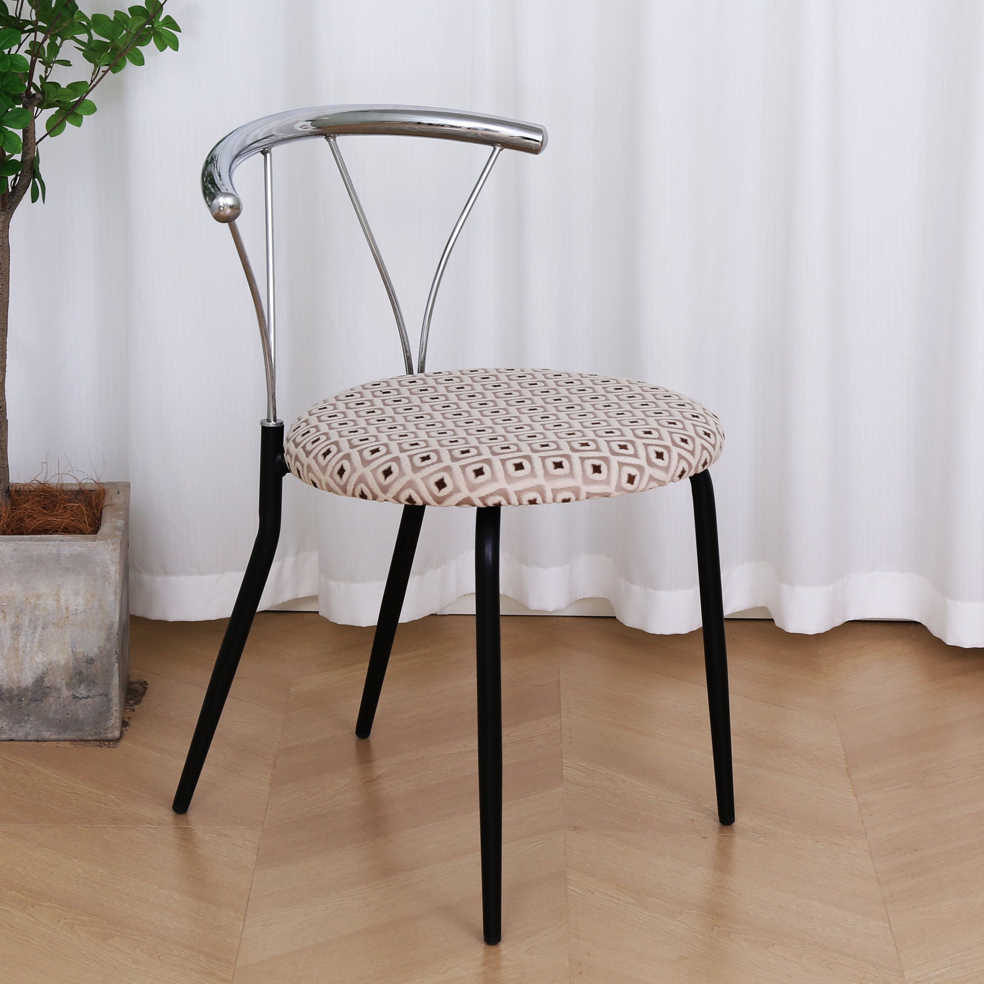 Nordic Curved-Back Iron Fabric Dining Chair