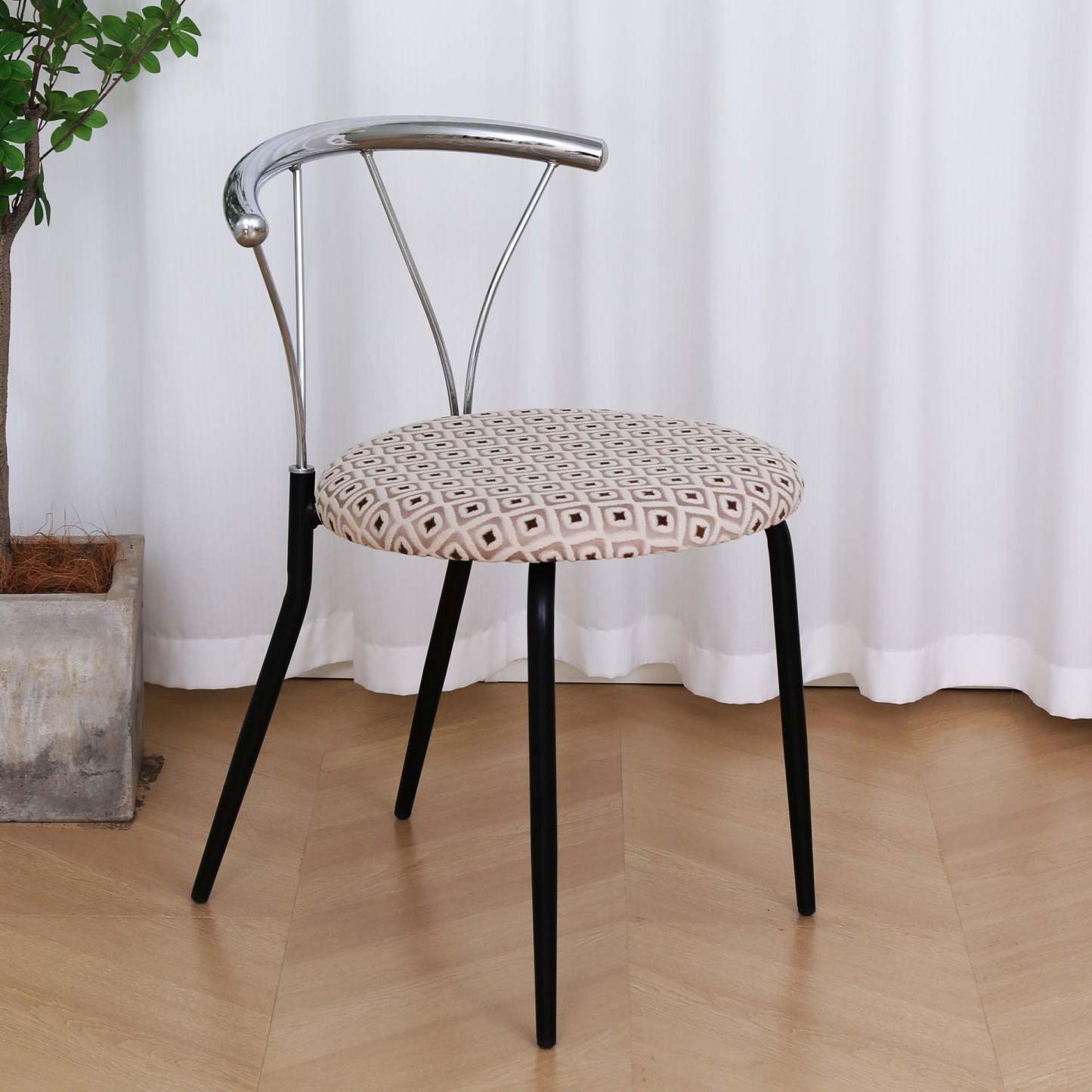 Nordic Curved-Back Iron Fabric Dining Chair