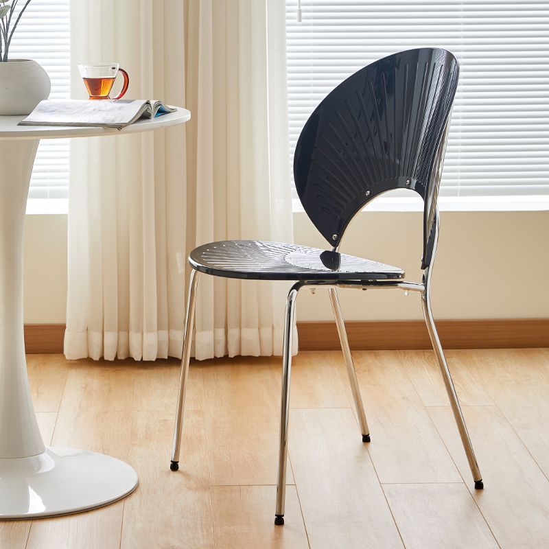 Minimalist Scalloped Shell Iron Chair — Gray