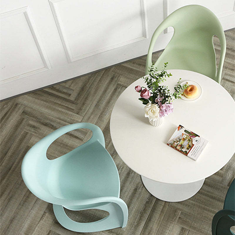 Scandinavian Curved Plastic Armchair — Blue