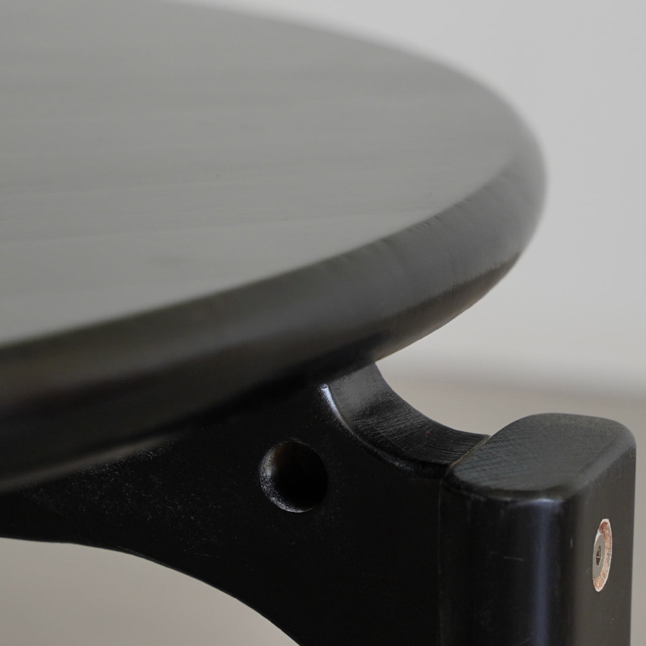Minimalist Round Wood 4-Leg Coffee Table