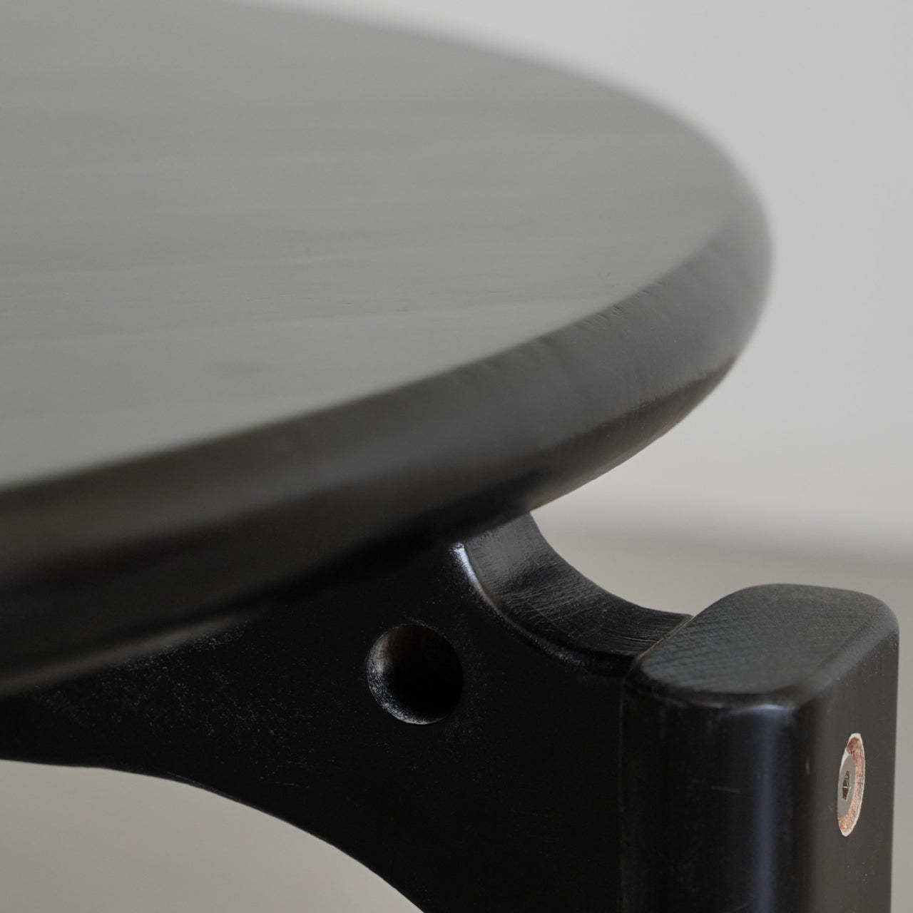 Minimalist Round Wood 4-Leg Coffee Table