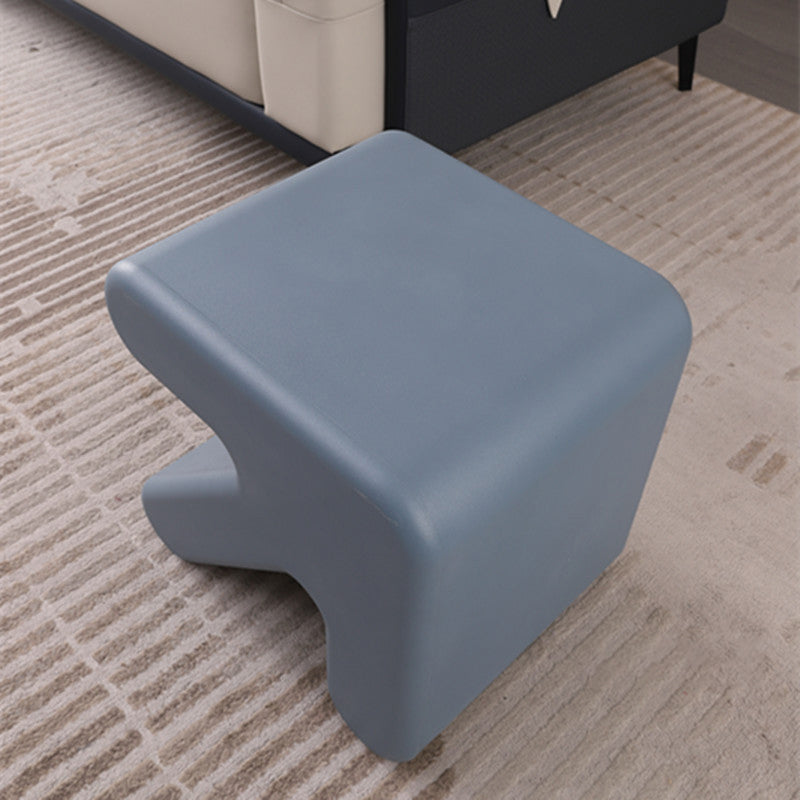 Arrowhead Plastic Chair — Gray-white