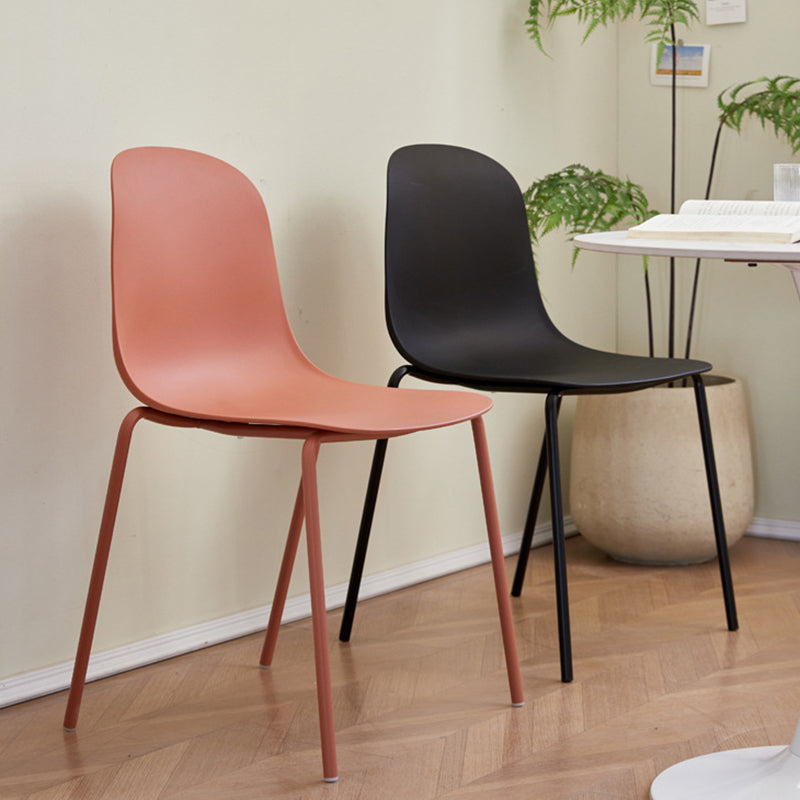 Minimalist Plastic Curved Dining Chair