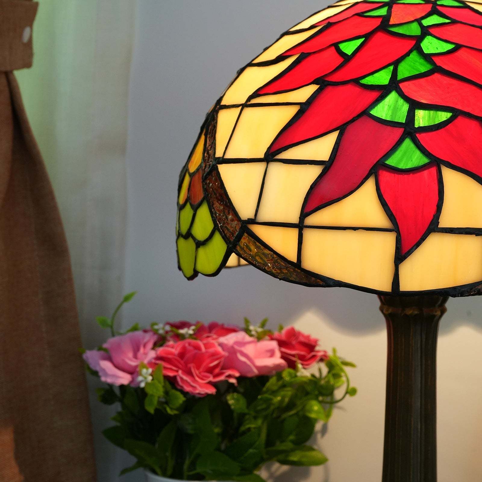 Tiffany Stained Glass Capsicum Round Table Lamp