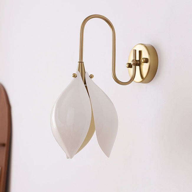 Retro Ceramic Magnolia Flower Iron Wall Sconce