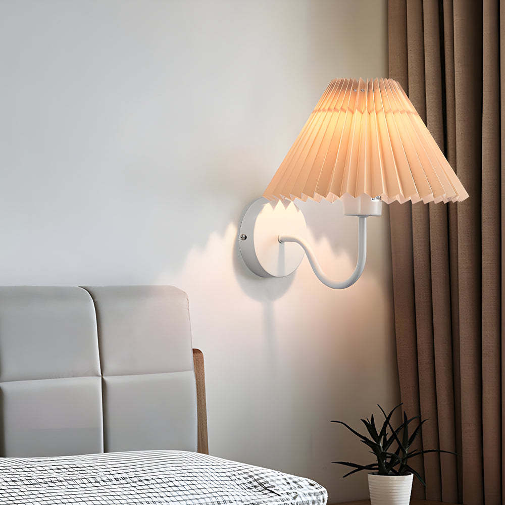 Vintage 1-Light Dimmable Metallic Pleated Fabric Sconce — Black / Apricot