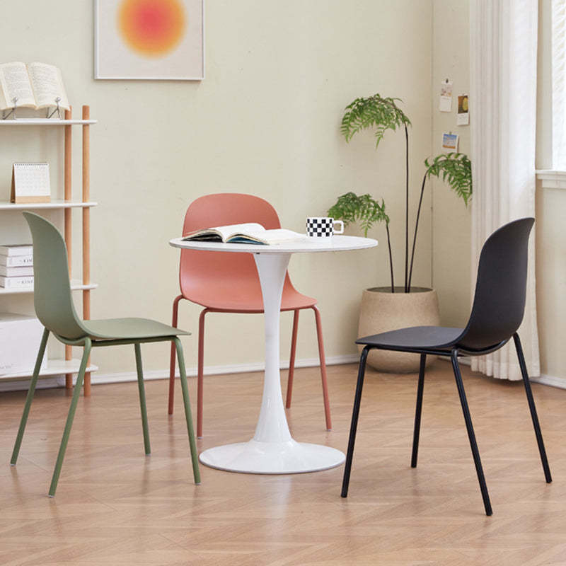 Minimalist Plastic Curved Dining Chair