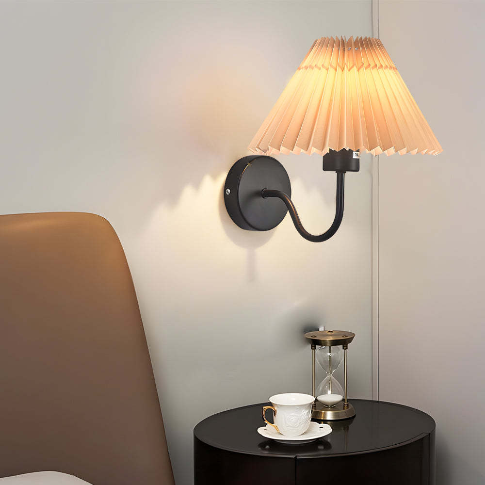 Vintage 1-Light Dimmable Metallic Pleated Fabric Sconce — White / Apricot