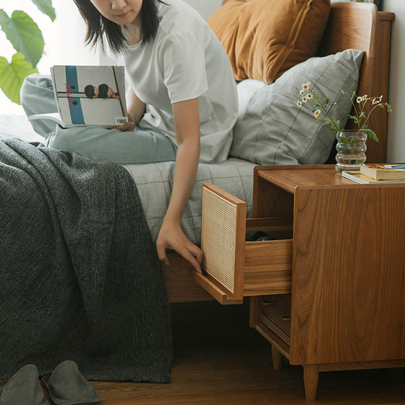 Retro Solid Wood 2-Drawer Nightstand