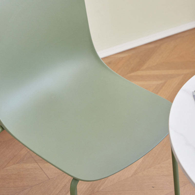 Minimalist Plastic Curved Dining Chair — Gray