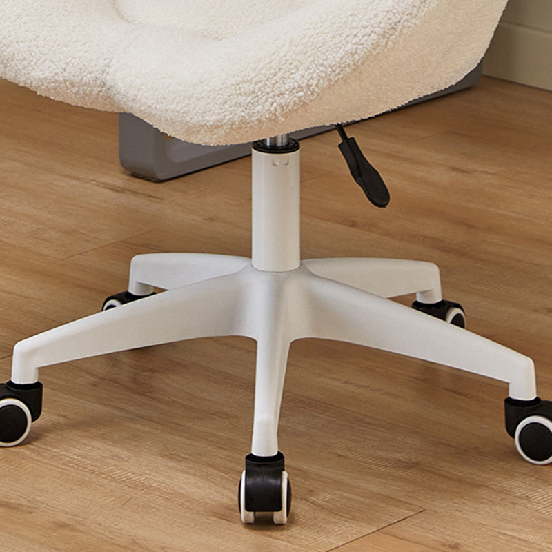 Minimalist Plum Lambswool Metal Vanity Stool — Black Fixed Shelf / Pink