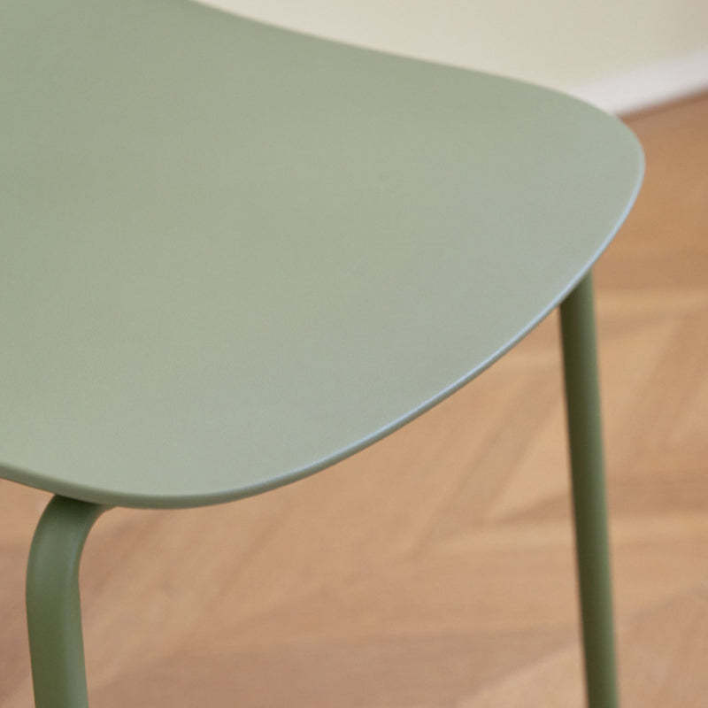 Minimalist Plastic Curved Dining Chair