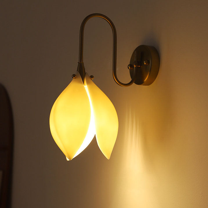 Retro Ceramic Magnolia Flower Iron Wall Sconce
