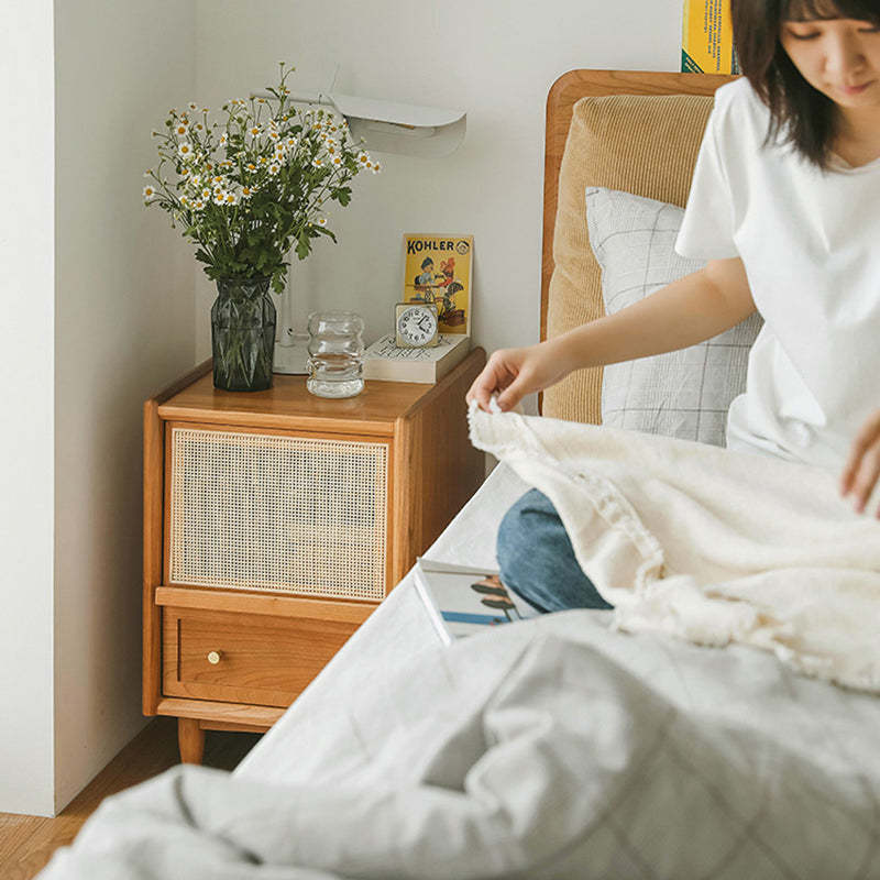 Retro Solid Wood 2-Drawer Nightstand