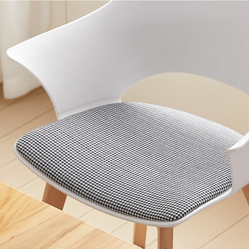 Nordic Curved Plastic Wood-Leg Dining Armchair