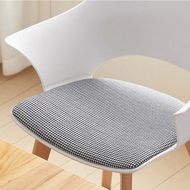 Nordic Curved Plastic Wood-Leg Dining Armchair