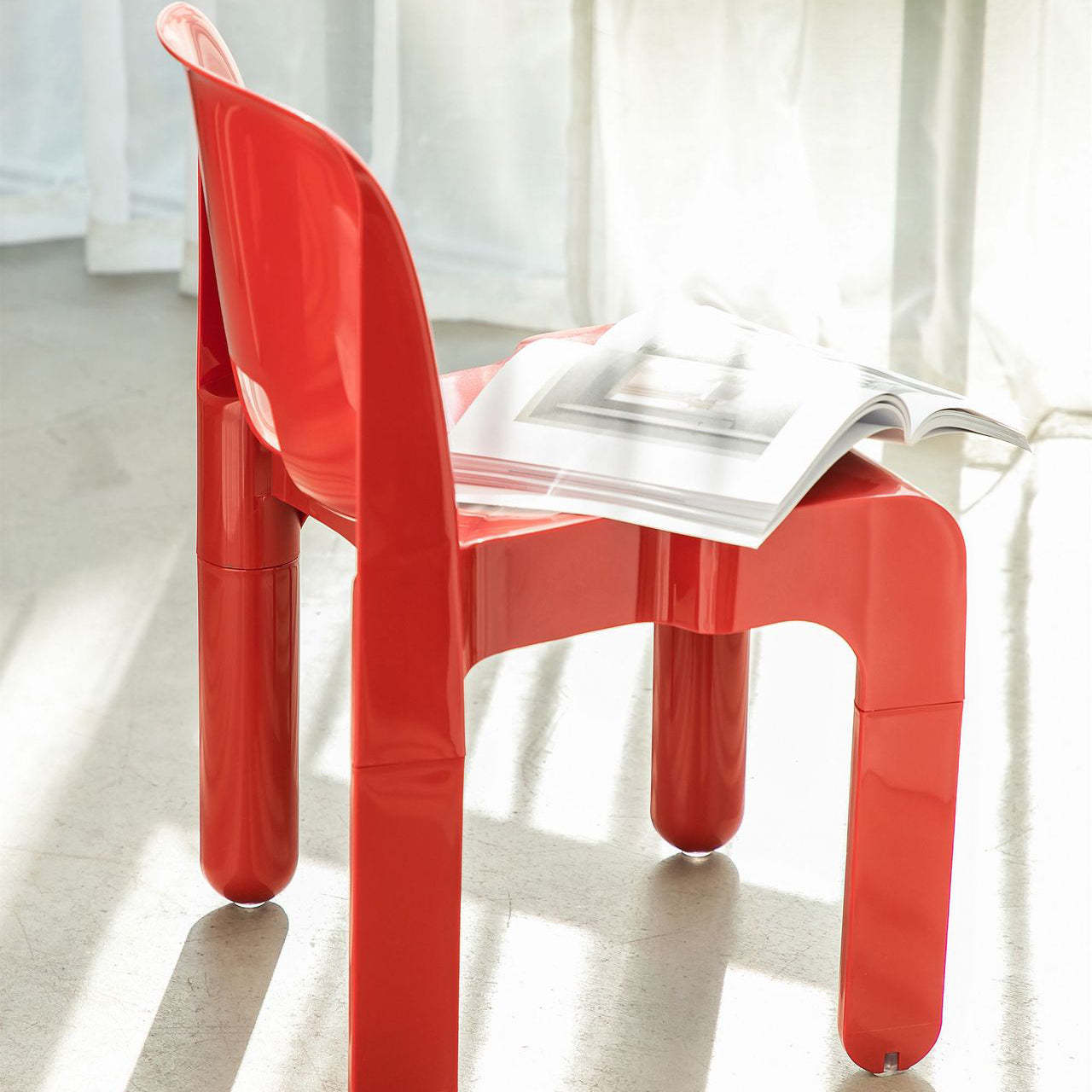 Minimalist Plastic Dining Chair — Red