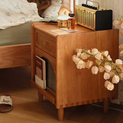 Retro Solid Wood Cube 1-Drawer Nightstand