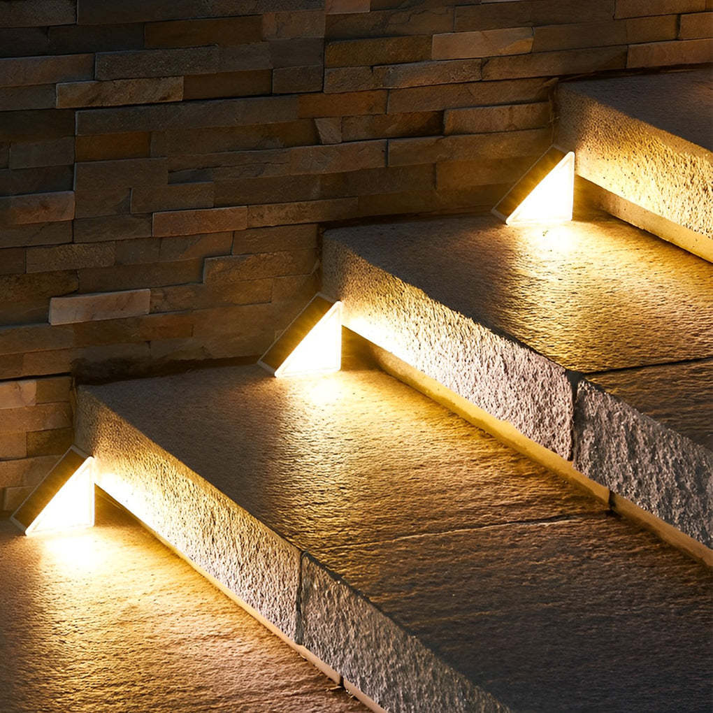 Triangle Wire-Free LED Solar Modern Step Light — Warm White / 8 Pcs