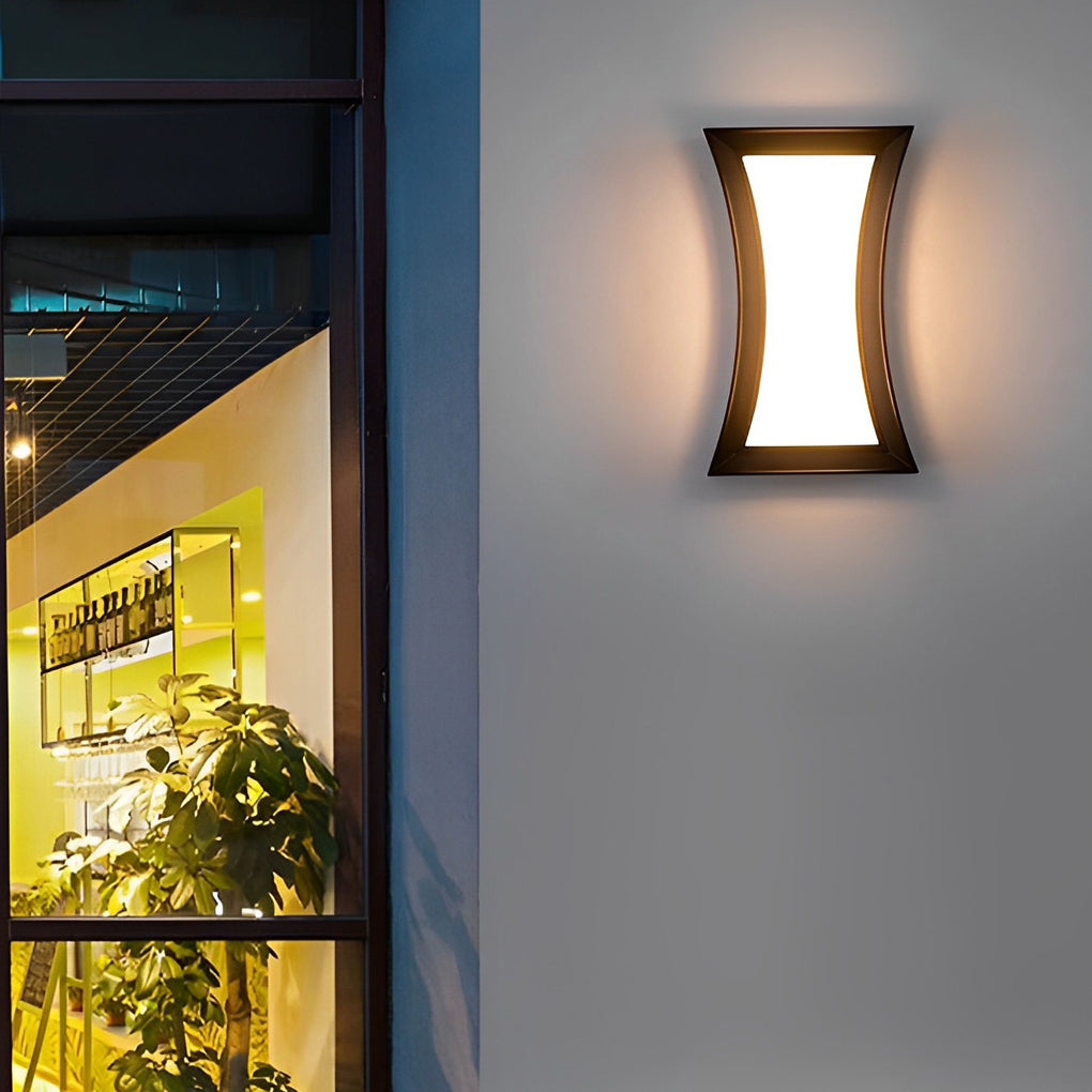 Aluminum outdoor wall lighting in black — 6.3" W x 3.1" D x 10.2" H / Slender Waist
