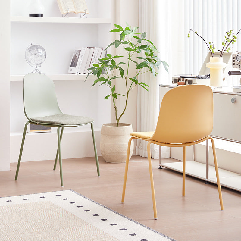 Minimalist Plastic Dining Chair - Red