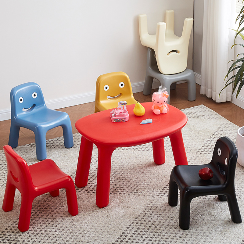 Scandinavian Kids Smile Low Chair — Grass Green