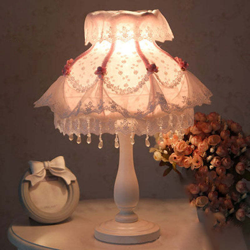 Art Deco Round Lace Fabric Resin Table Lamp