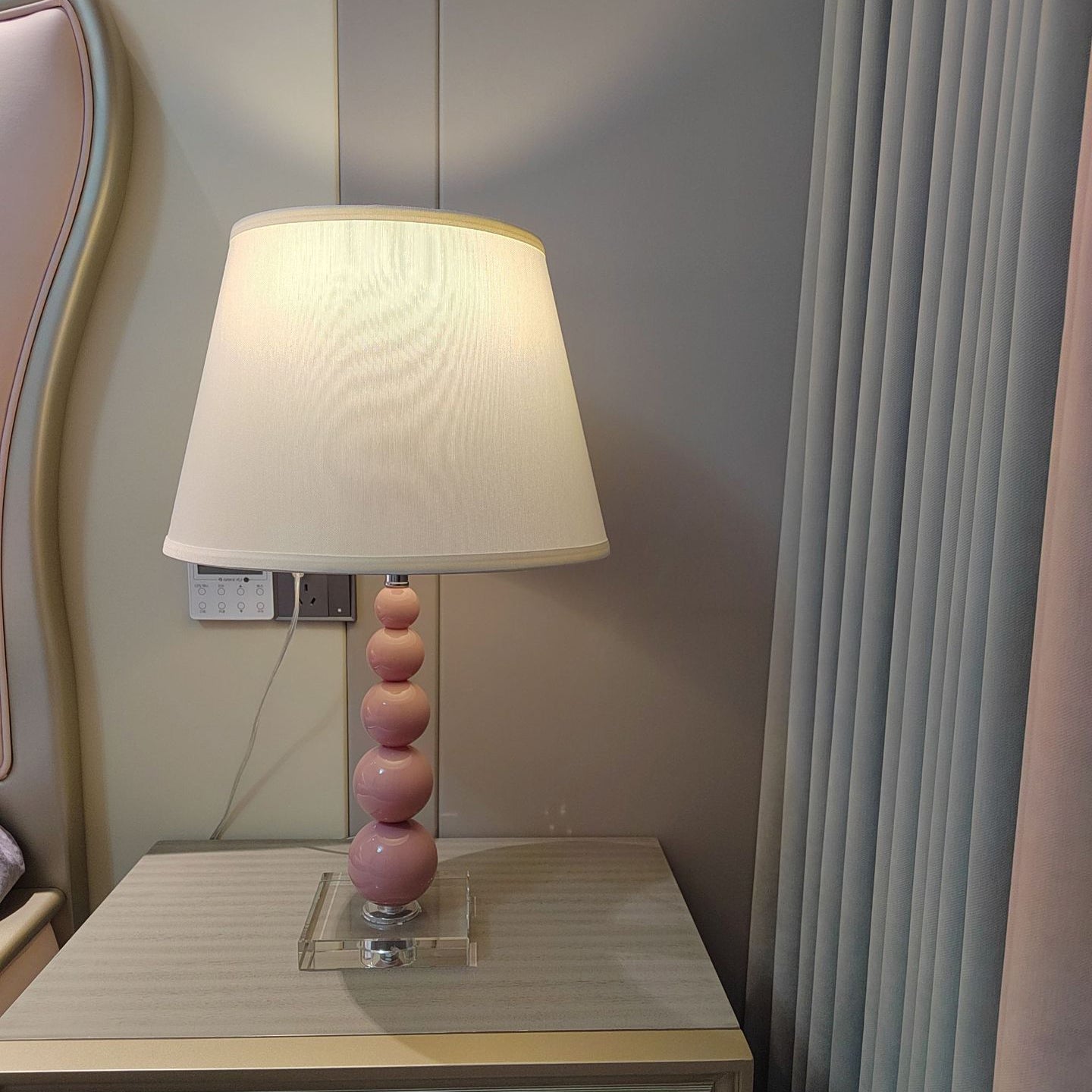 Modern Crystal Pink Beaded Table Lamp — 110V-120V For US/CA