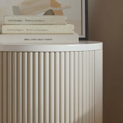 Minimalist Solid Wood 1-Cabinet Nightstand