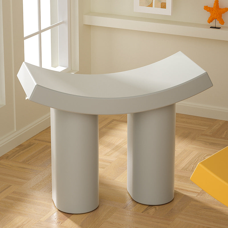 Nordic Plastic Curved Cylinder Low Stool for Entryway — Green
