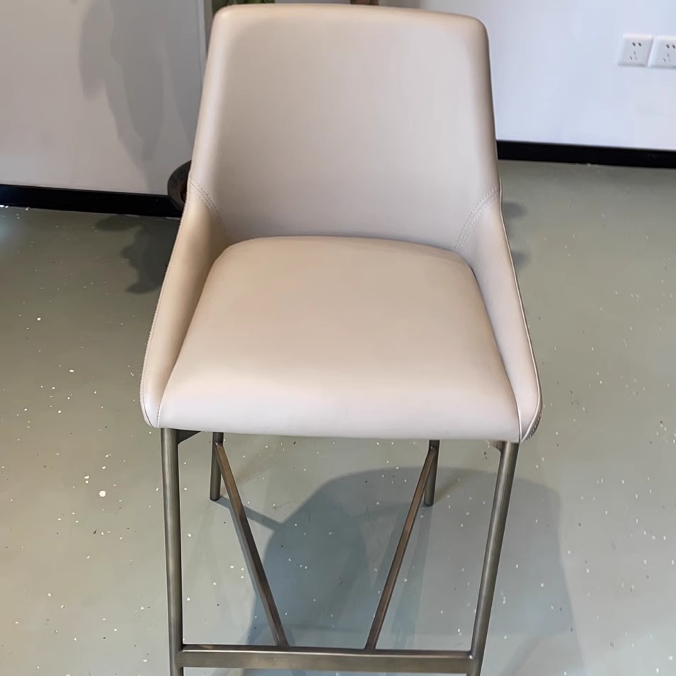 Minimalist PU Leather Steel Curved Bar Stool