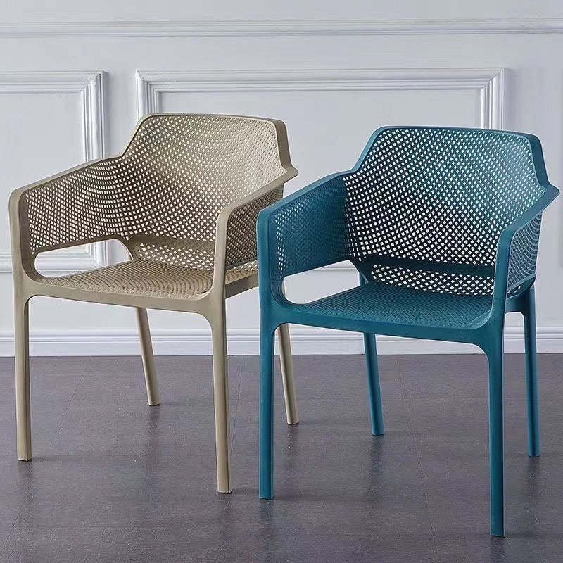 Minimalist Curved Dining Chair