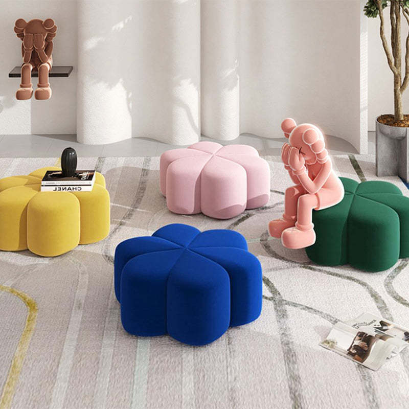 Nordic petal footstool footstools in wood — Pink