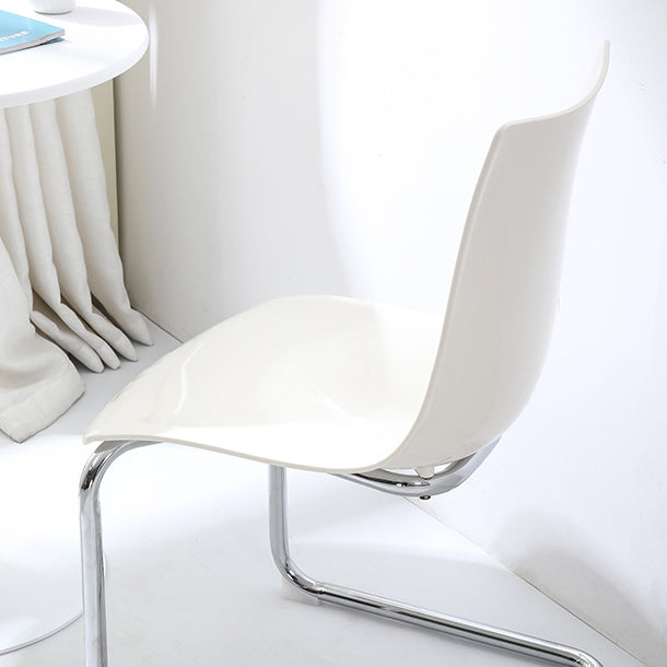 Minimalist Plastic Metal Curved Dining Chair