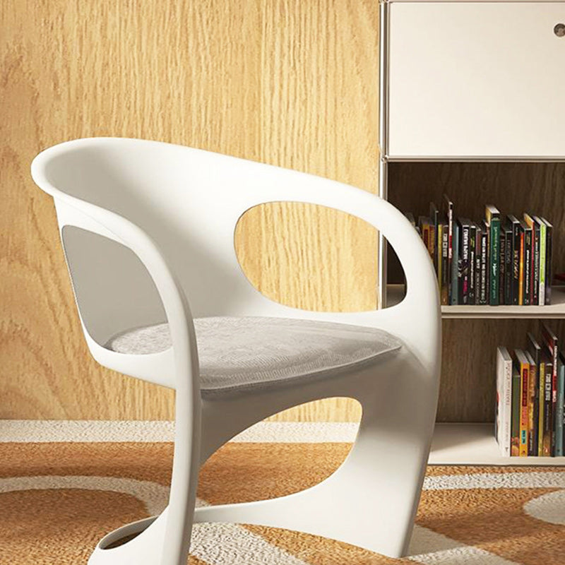 Scandinavian Curve Dining Chair — Black