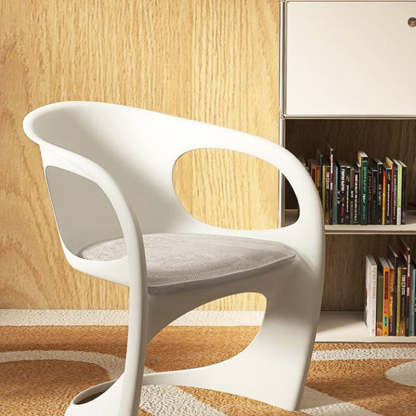 Scandinavian Curve Dining Chair — Black