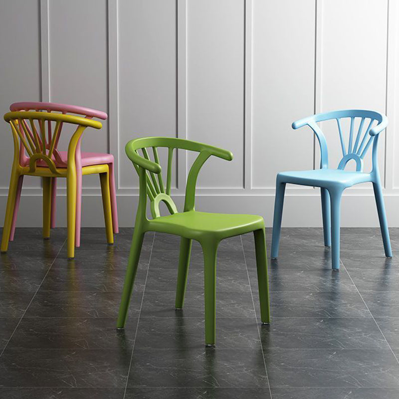 Modern Curved Plastic Dining Chair — Ginger