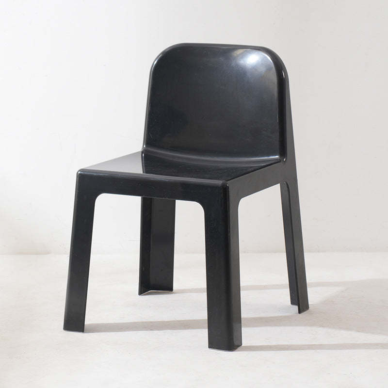 Minimalist Plastic Dining Chair